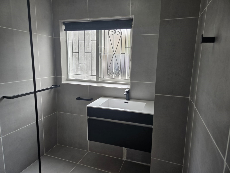 To Let 2 Bedroom Property for Rent in Kenilworth Western Cape